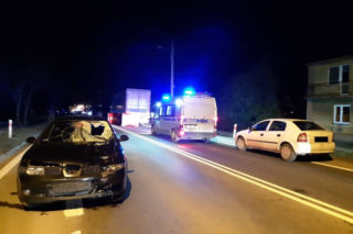 Masakra w Strykowie. Kobieta po potrąceniu przez osobówkę wpadła pod TIR-a