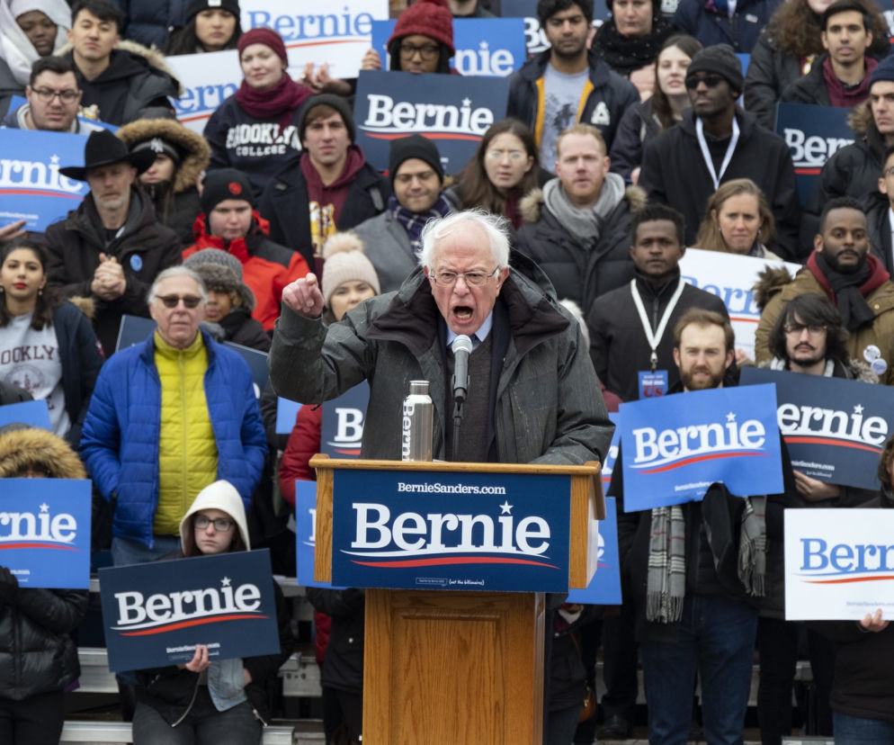 Trump jest niebezpieczny. Senator Bernie Sanders postraszył prezydentem, inaugurując kampanie na Brooklynie
