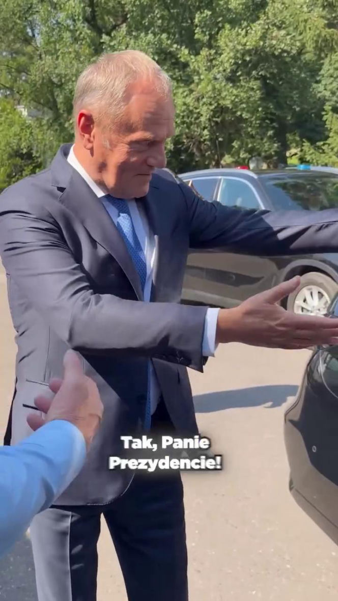 Artur Barciś chciał sprawdzić czy Tusk nosi perukę