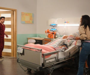 Pierwsza miłość odc. 4135. Izabela (Olga Bończyk), Marysia (Aneta Zając), Kacper (Damian Kulec)