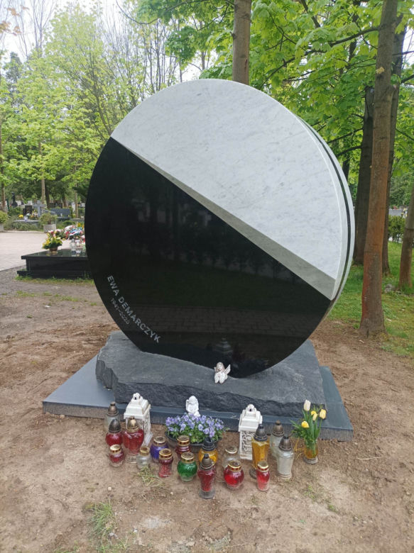 Grób Ewy Demarczyk