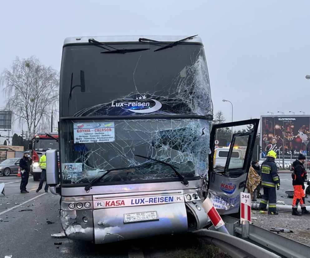 Potężna kraksa pod Warszawą. Wylotówka zablokowana