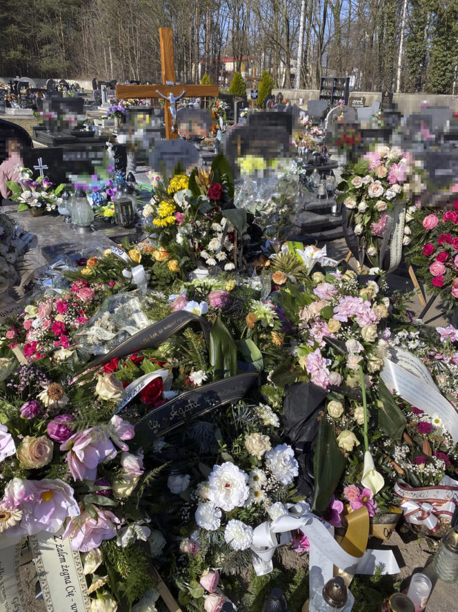 Rodzinna masakra w Kadłubie. Ojczym i prababcia 17-letniego mordercy spoczęli w osobnych grobach