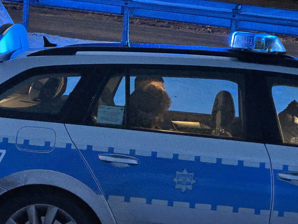  Tajemnicze zatrzymanie na S8 w Warszawie. Kierowca w kajdankach, co tam się wydarzyło?
