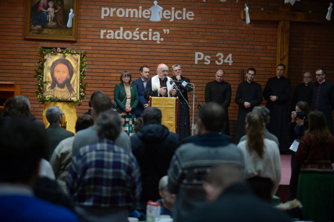 Świąteczne spotkanie kard. Kazimierza Nycza z ubogimi i bezdomnymi