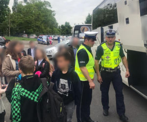 Niesprawnym autobusem chciał zawieźć dzieci do Gdyni. Przeszkodzili mu policjanci z Torunia