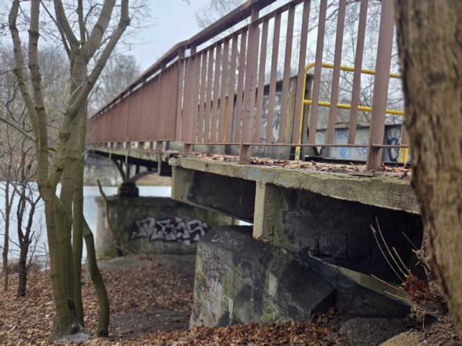 Tak teraz wygląda dawny most kolejowy na Czyżkówku. Kiedyś jeździły tędy pociągi