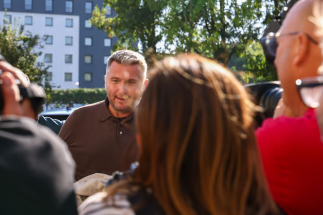 DOPROWADZENIE PREZESA PKOI RADOSŁAWA PIESIEWICZA