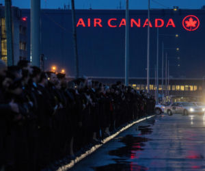 Stewardesa przeżyła katastrofę lotniczą. Ujawniono jej obrażenia