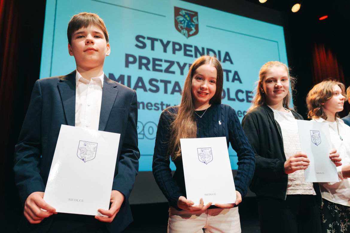 Najzdolniejsi uczniowie odebrali stypendia Prezydenta Miasta Siedlce