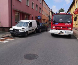 Kamień Krajeński: Koszmarny wypadek! Zderzenie aut i potrącenie. Ranne małe dziecko