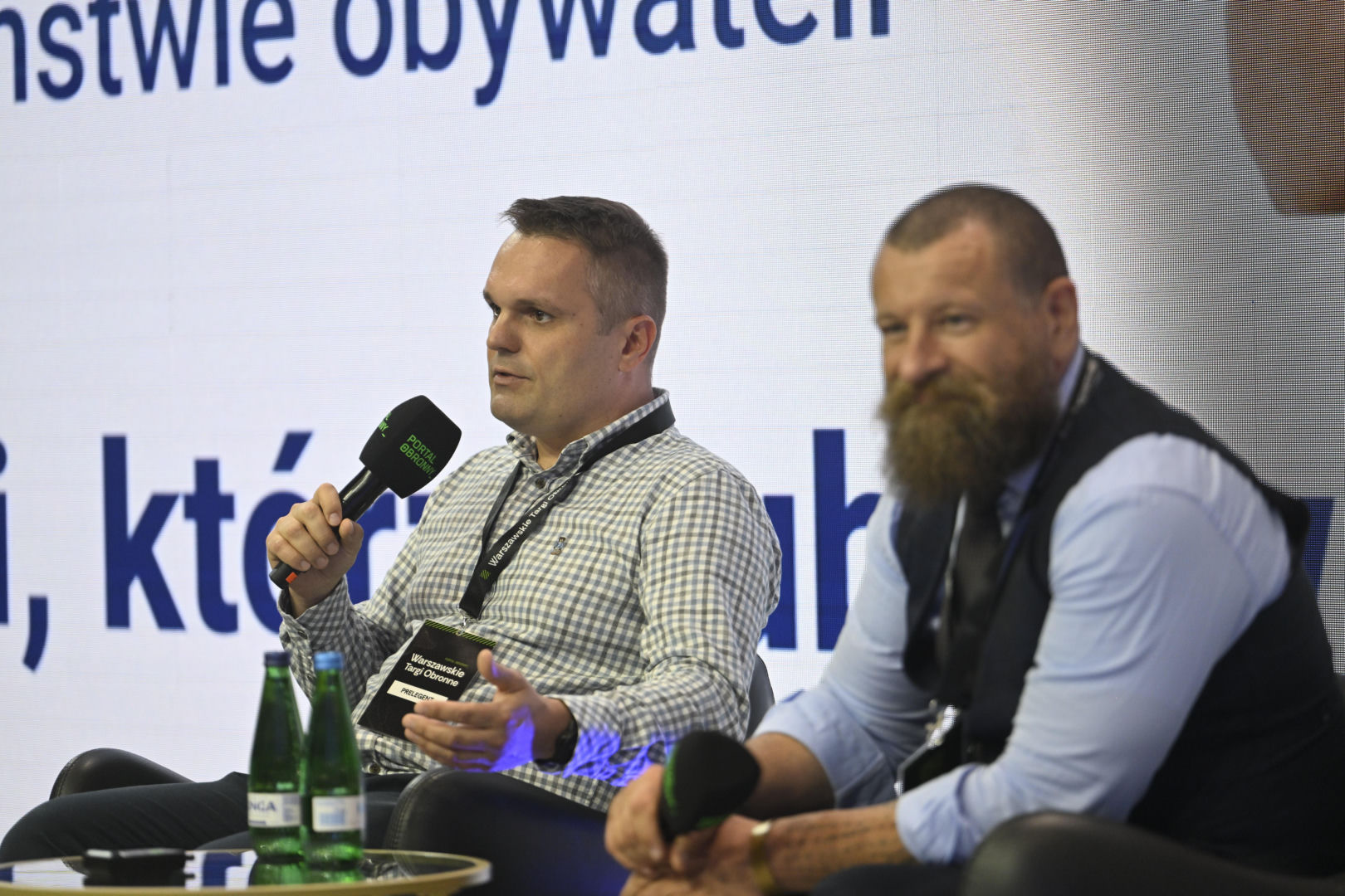 Warszawskie Targi Obronne. Scena Biała. Stawić czoła wojnie. Zostać czy wyjechać – Debata WYDAWNICTWA NAUKOWEGO PWN o bezpieczeństwie obywateli