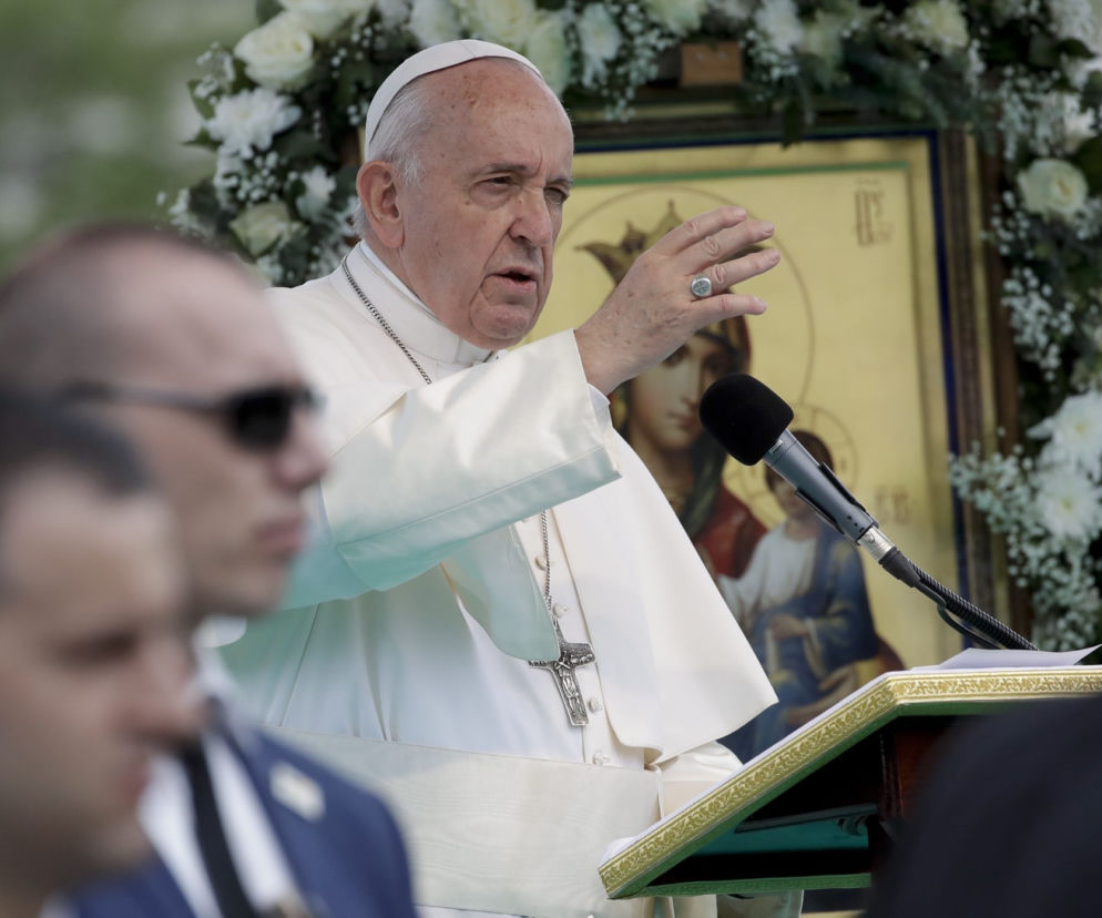 Papież Franciszek zakazuje zmiany płci