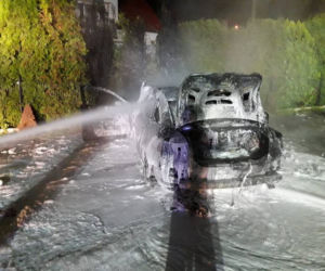 Citroen zamienił się w słup ognia! Przyczyna pożaru jest nieustalona