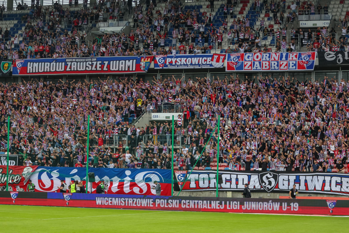 Sportowe emocje na trybunach podczas meczu Górnik Zabrze - Piast Gliwice