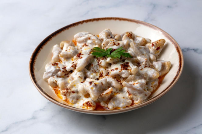 Makaron z tureckim twistem. Prosty, kremowy i absolutnie przepyszny