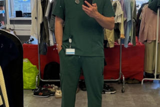 Tomas Kollarik (Janek z M jak miłość) na planie serialu Szpital św. Anny