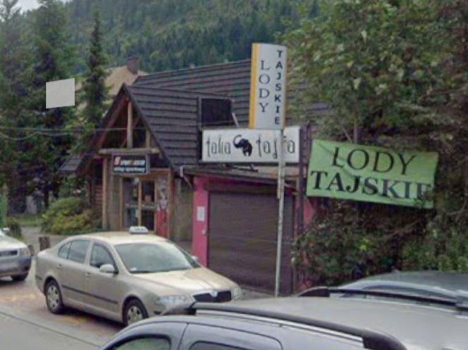 Reklamy zalewają ulice Szczyrku