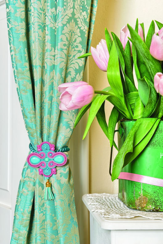 Dekoracyjna klamra do zasłon z nitek soutache