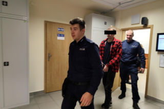 Mateusz P. stanął przed sądem. Odpowiada za nieudzielenie pomocy kobiecie z windy