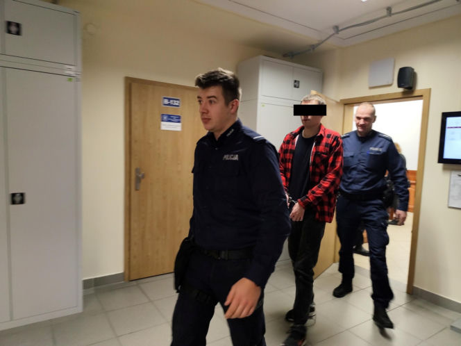 Mateusz P. stanął przed sądem. Odpowiada za nieudzielenie pomocy "kobiecie z windy"