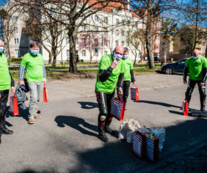 Koronawirus w Trójmieście. Jeżdżą na motorach i pomagają seniorom