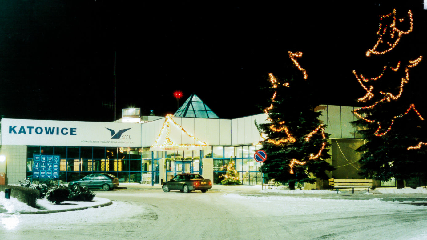 Tak się kiedyś latało! Katowice Airport 20 lat temu. Te zdjęcia to prawdziwa podróż w czasie