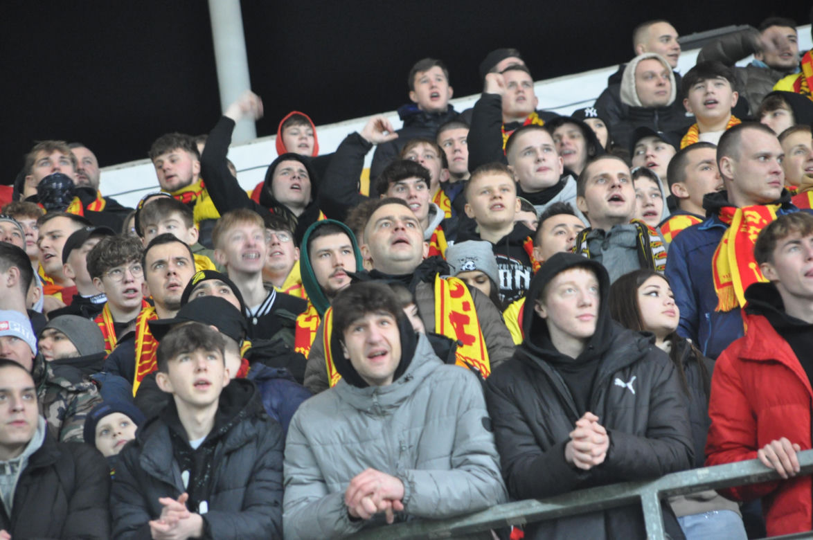 Korona Kielce - ŁKS Łódź. Zdjęcia kibiców na Suzuki Arenie