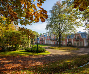 Zapłonęła w nim pierwsza na świecie uliczna lampa naftowa. To jedno z najpiękniejszych miast w Małopolsce