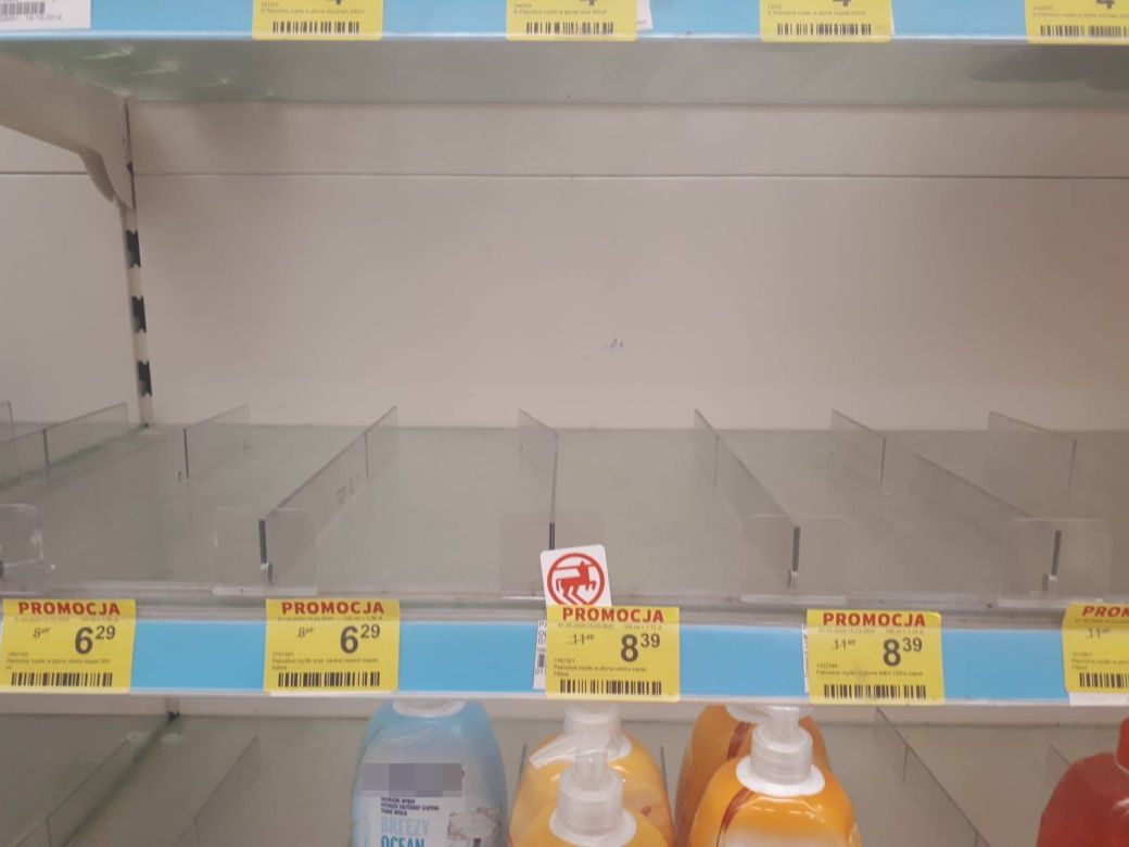 Mieszkańcy Podkarpacia ruszyli do SKLEPÓW!  Tłumy, pełne parkingi, PUSTE PÓŁKI!
