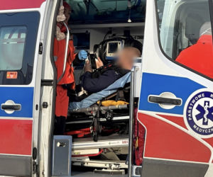 Policjanci dachowali nieznakowanym BMW! Dwóch funkcjonariuszy w szpitalu