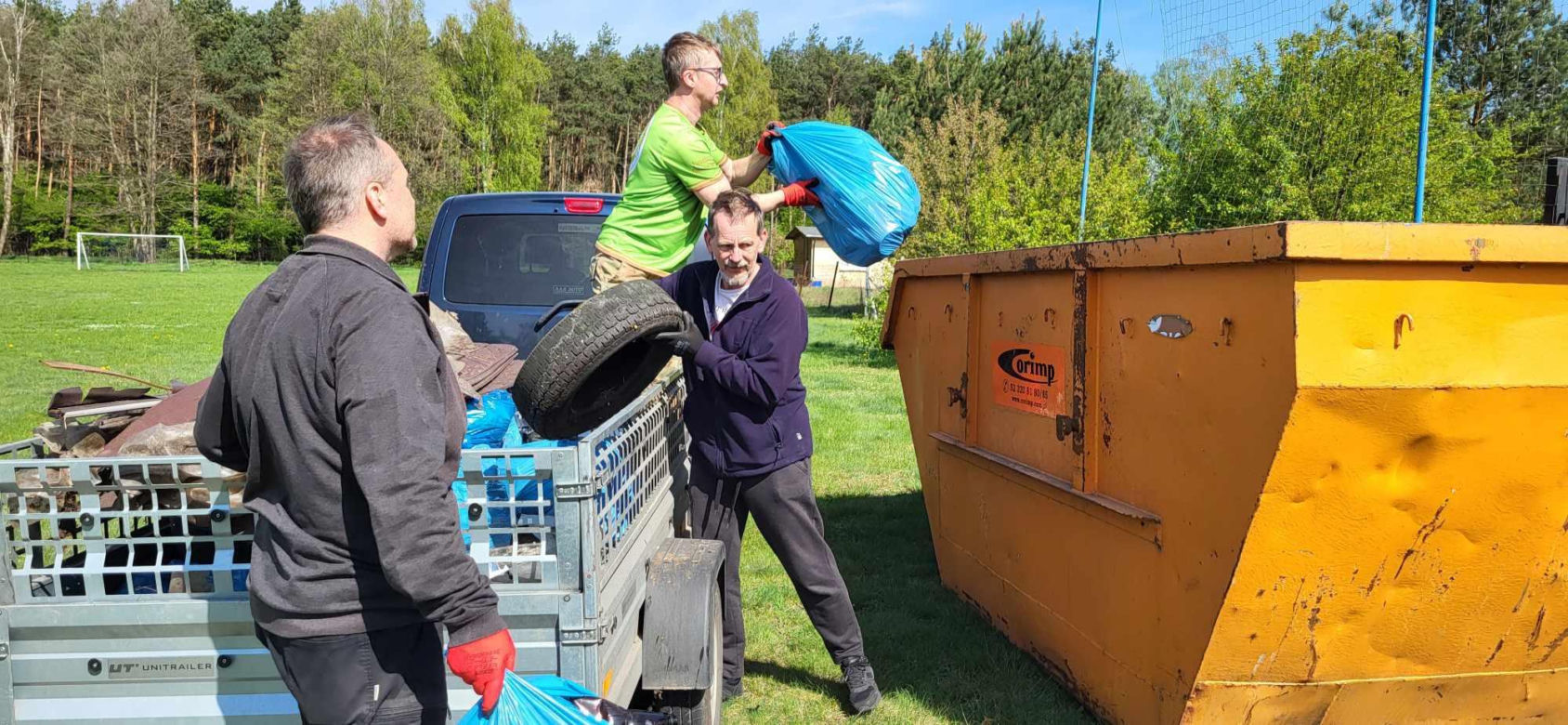 Zamień worek na krzaczorek! Tak zapowiada się akcja sprzątania Czyżkówka Fundacji Zielone Jutro 