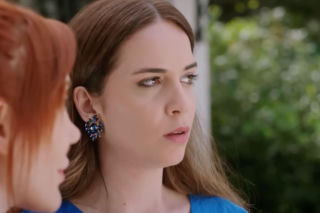 Panna młoda, odcinek 66: Beyza przyłapuje Hancer na pocałunku i rozpoczyna intrygę z Mukadder