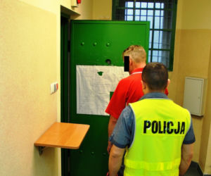 Kryjówka w szafie