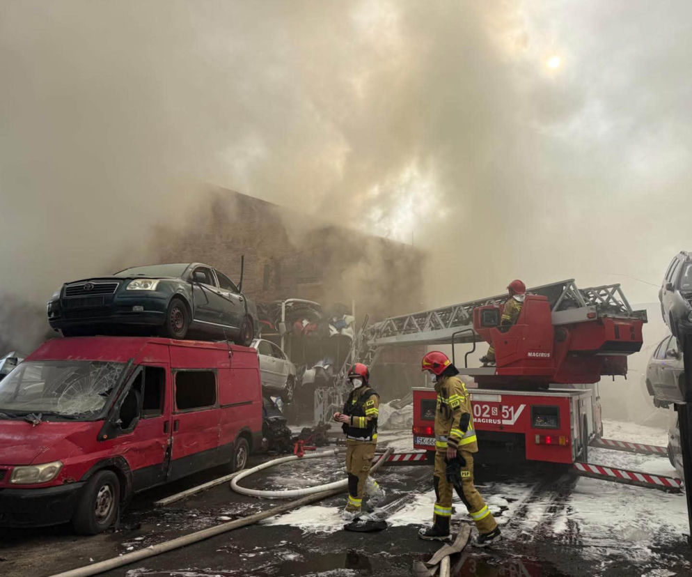 Chorzów spowił czarny dym. 27 zastępów walczyło z żywiołem. Jest nowy zwrot w sprawie