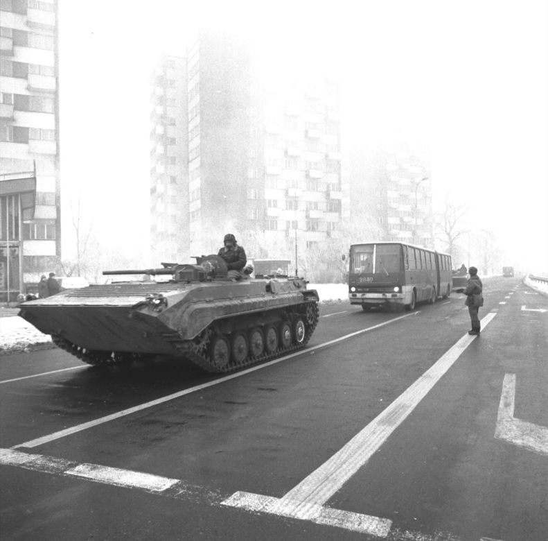 Dziś rocznica stanu wojennego. Tak wyglądała Warszawa 41 lat temu