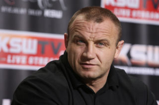 Mariusz Pudzianowski brutalnie wyjaśnił narzekacza! Poszło mu w pięty