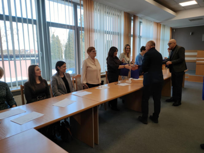 Więcej czujek dymu i czadu w domach w regionie. Trafią do potrzebujących z powiatu łomżyńskiego