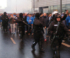 Przemarsz kibiców Wisły Płock na Inea Stadion w Poznaniu