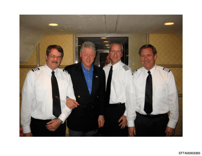 Clinton zabiera głos po publikacji zdjęć z Epsteinem. Ma jedno żądanie