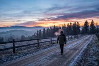Chłodne powietrze napływa nad Polskę. Spadek temperatury w nowym tygodniu