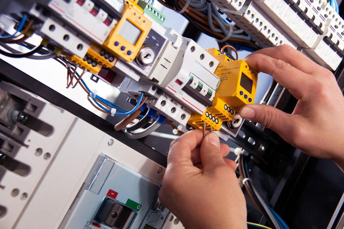 INŻYNIER ELEKTROTECHNOLOGII