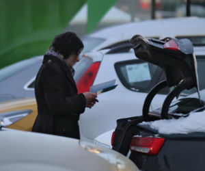 Anna Maria Żukowska buszuje w kwiatach