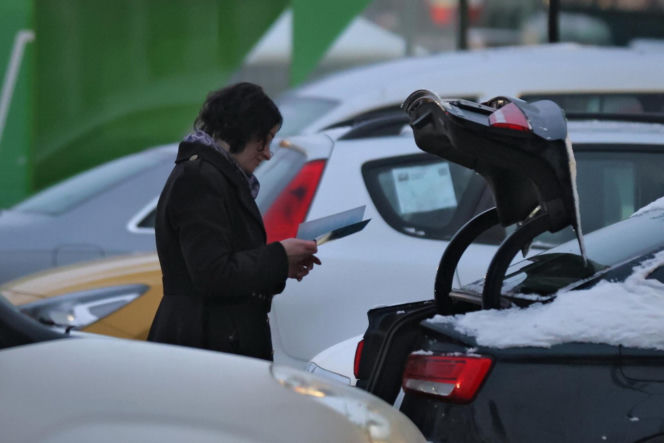 Anna Maria Żukowska buszuje w kwiatach