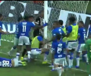 Burdy na meczu Cruzeiro - Atletico Mineiro