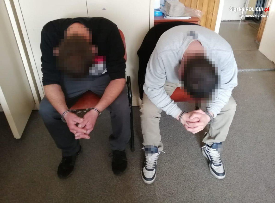 Śląskie: Skok stulecia w Kaletach. Ukradli skrzynki z pustymi butelkami po piwach. Cenny łup ukryli w wykopanym dole