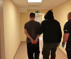 Do zobaczenia, Karolku. Eksponował broń i groził Karolowi Nawrockiemu. 19-latek zatrzymany w Warszawie