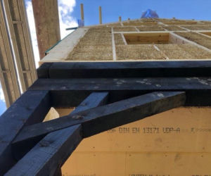 Dom z prefabrykatów drewniano-słomianych