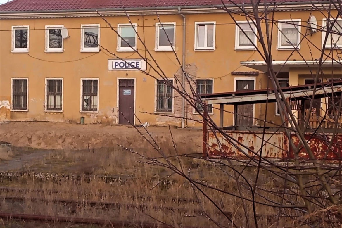 Dworzec kolejowy w Policach