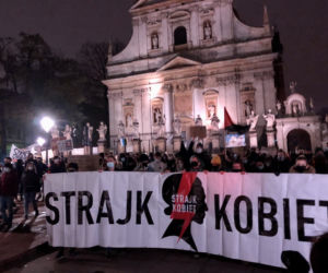 Protest przeciwko kardynałowi Stanisławowi Dziwiszowi w Krakowie